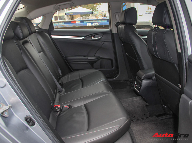 Giá thấp hơn 140 triệu đồng, Honda Civic phiên bản mới bị cắt giảm gì so với bản đủ?